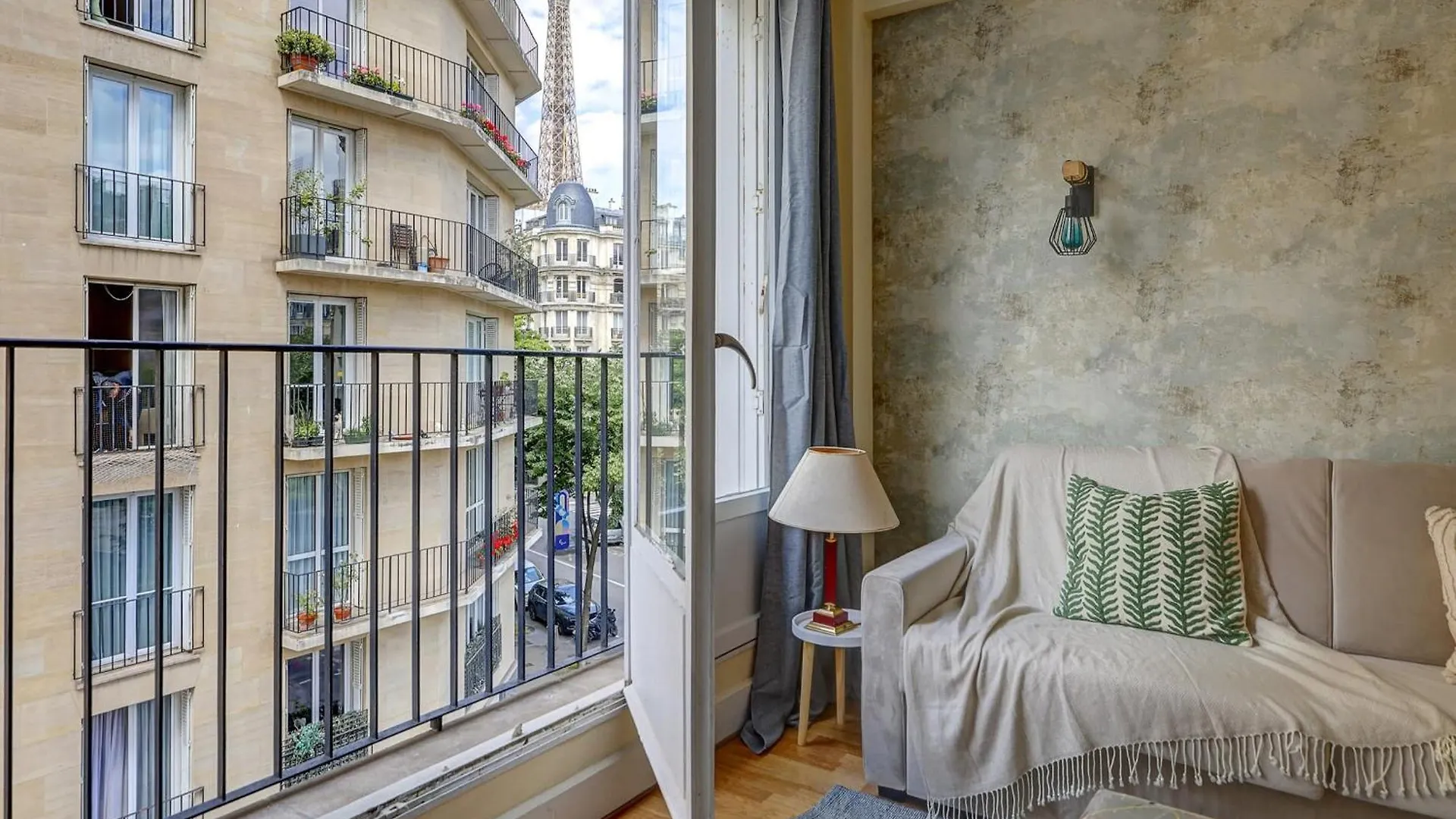 Apartamento Champ De Mars & Eiffel Tower - 1Br - Cityapartmentstay Paris França