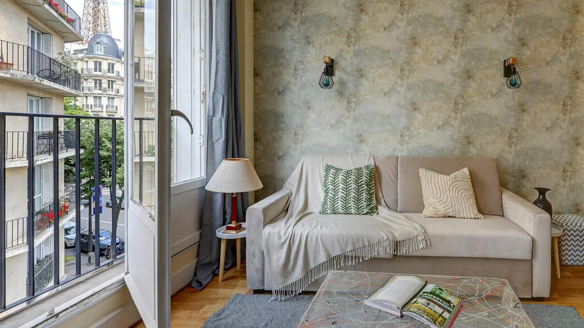 Champ De Mars & Eiffel Tower - 1Br - Cityapartmentstay Paris